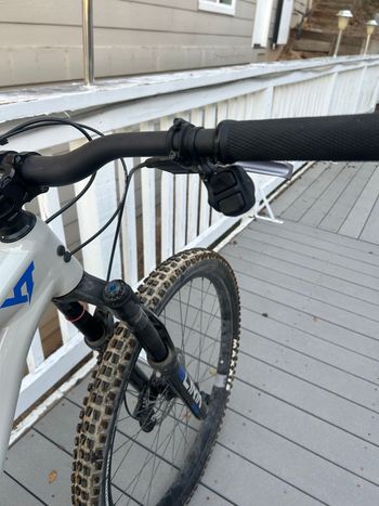 Used YT Industries 2025 YT Jeffsy Core 3 2025 Mountainbike, Light Gray, 29 — image 7 of 7