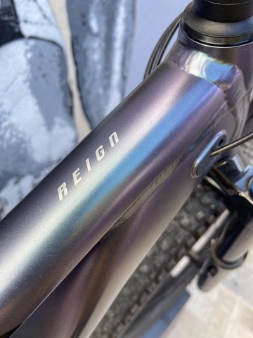 Used Giant Reign 1 2024 2024 Mountainbike, Black, 29 — image 7 of 7