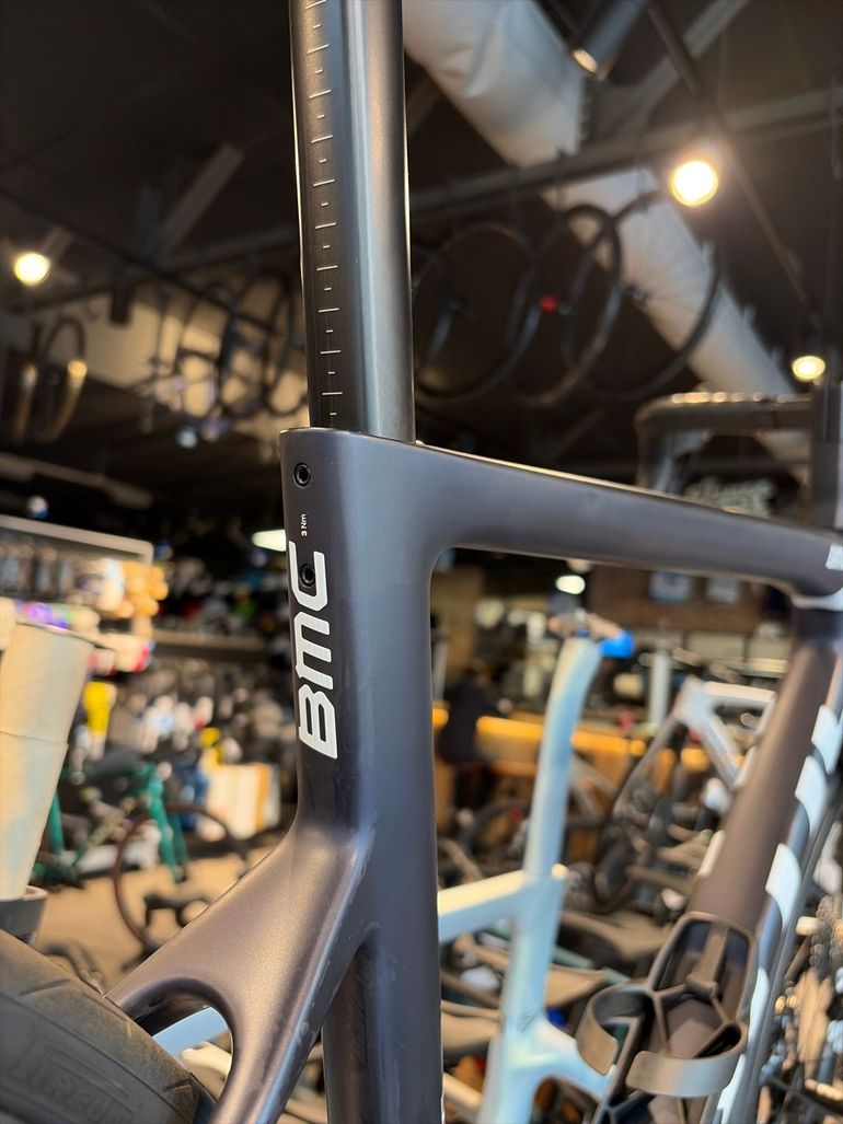 Used BMC Teammachine SLR01 TWO 2025 Road & Gravel — image 4 of 4