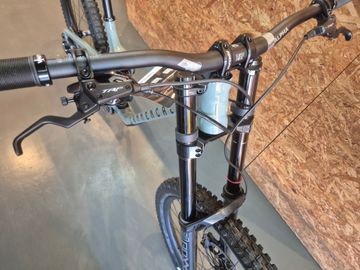 Gebrauchtes Commencal Supreme SRAM GX DH 2026 Mountainbike, Grün — Bild 5 von 6