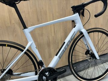 Used BMC Roadmachine FOUR 2024 2024 Road & Gravel, White — image 3 of 6