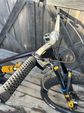 Used YT Industries Capra Uncaged 9 MX 2022 2022 Mountainbike, Purple, 29, 27.5 — image 7 of 19