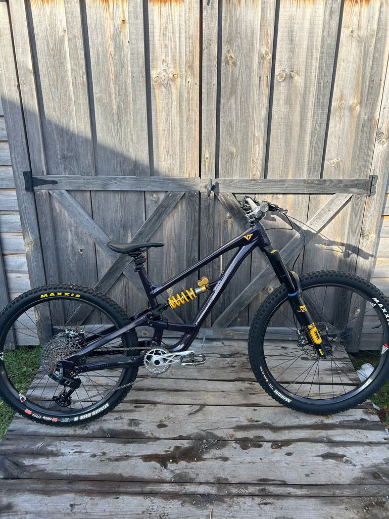 Used YT Industries Capra Uncaged 9 MX 2022 2022 Mountainbike, Purple, 29, 27.5 — image 1 of 19
