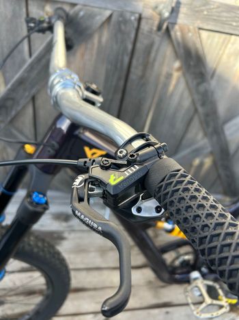 Used YT Industries Capra Uncaged 9 MX 2022 2022 Mountainbike, Purple, 29, 27.5 — image 9 of 19