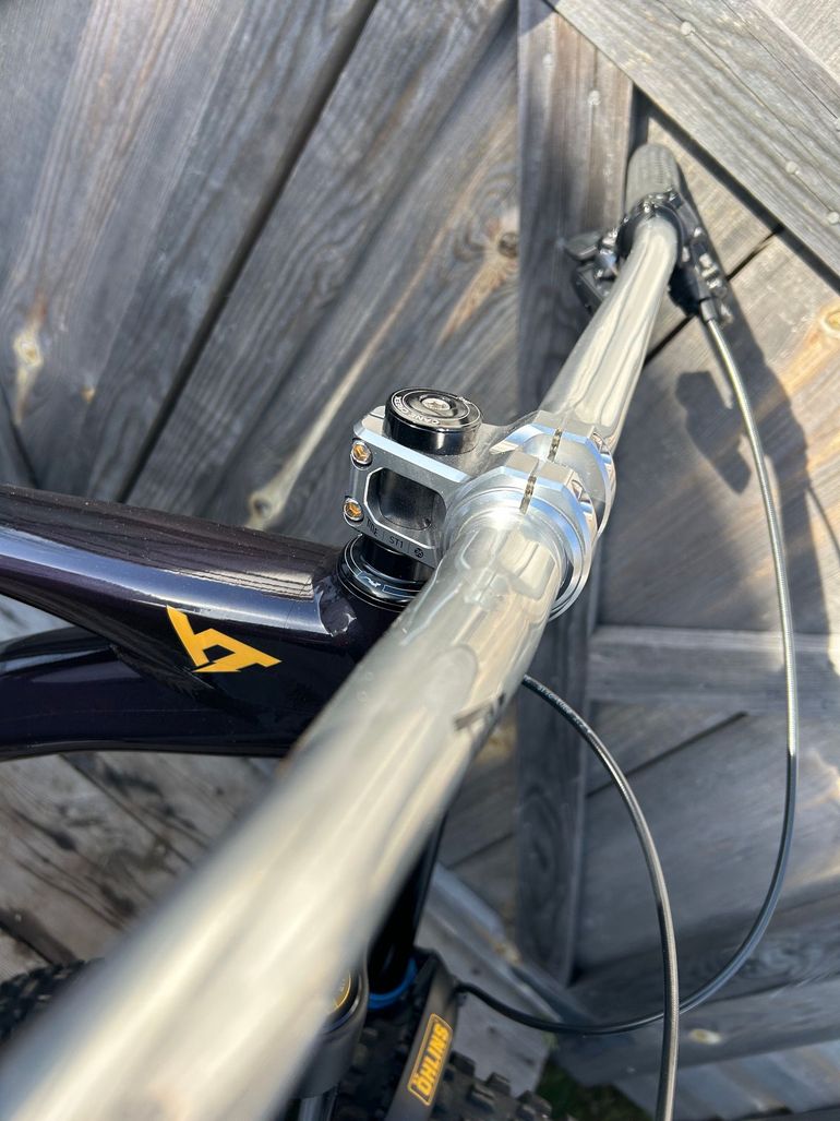 Used YT Industries Capra Uncaged 9 MX 2022 2022 Mountainbike, Purple, 29, 27.5 — image 6 of 19