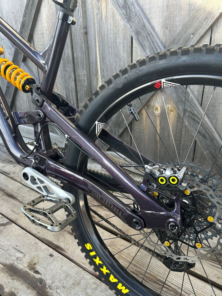 Used YT Industries Capra Uncaged 9 MX 2022 2022 Mountainbike, Purple, 29, 27.5 — image 18 of 19