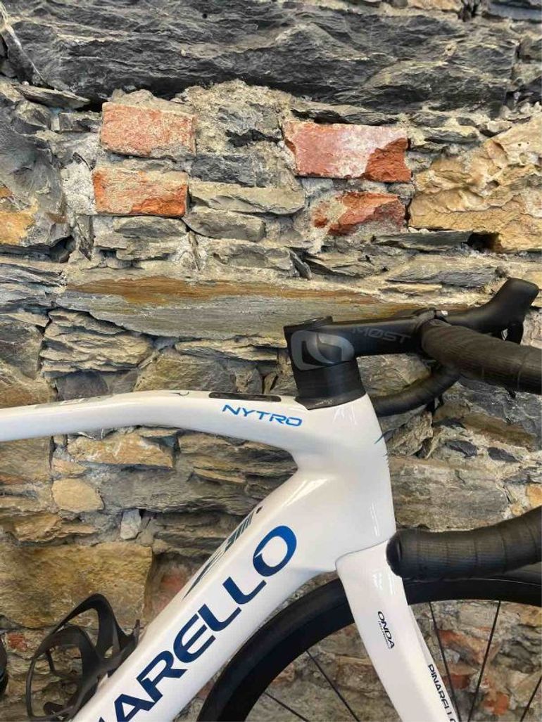Used Pinarello NYTRO E5 ROAD - 105 Di2 2024 2024 Road & Gravel, Weiß — image 5 of 7