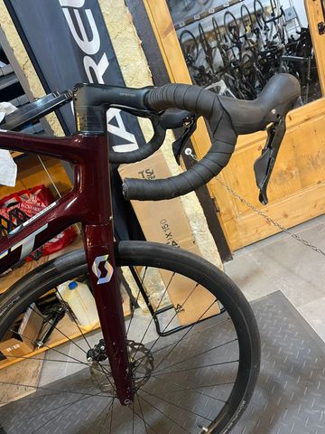 Used Scott Addict 30 2024 2024 Road & Gravel, Red — image 7 of 8