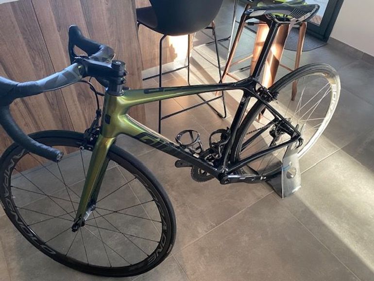 Used Giant Tcr SRAM Red eTap AXS 2021 Road & Gravel, Green — image 5 of 8