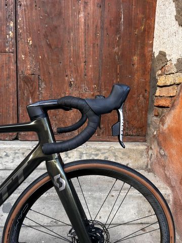 Scott Addict RC 2022 Road & Gravel de segunda mano, Negro — imagen 4 de 22