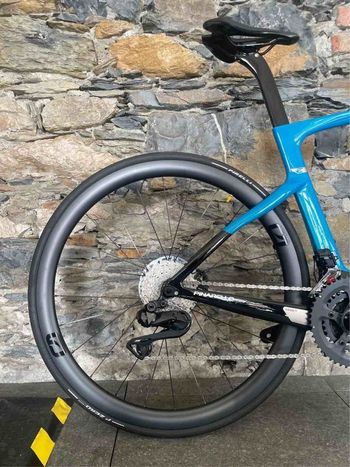 Used Pinarello NYTRO E7 ROAD - ULTEGRA Di2 2024 2024 Road & Gravel, Blau — image 3 of 6