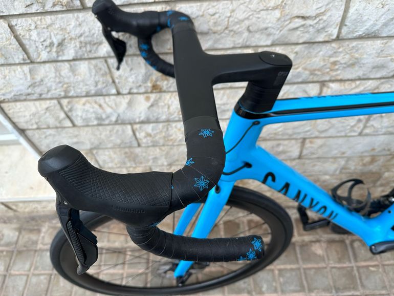 Canyon Ultimate Shimano Ultegra Di2 2022 Road & Gravel de segunda mano, Azul — imagen 4 de 9