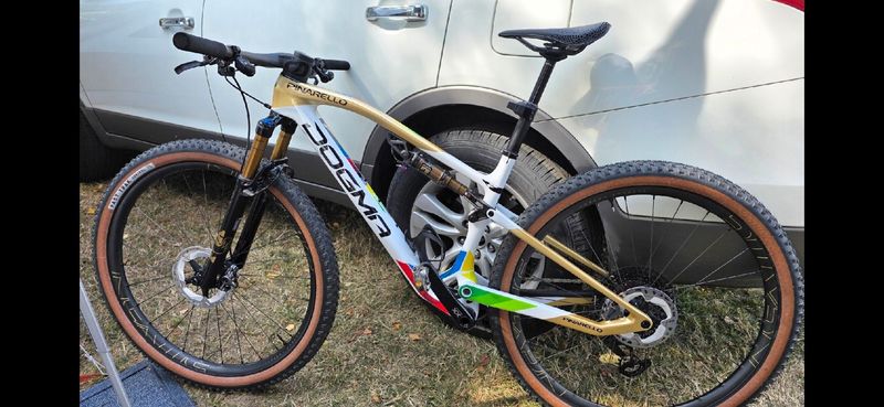 Gebrauchtes Pinarello Dogma Sram Eagle Transmission XX SL 2025 Mountainbike, Weiß — Bild 1 von 4