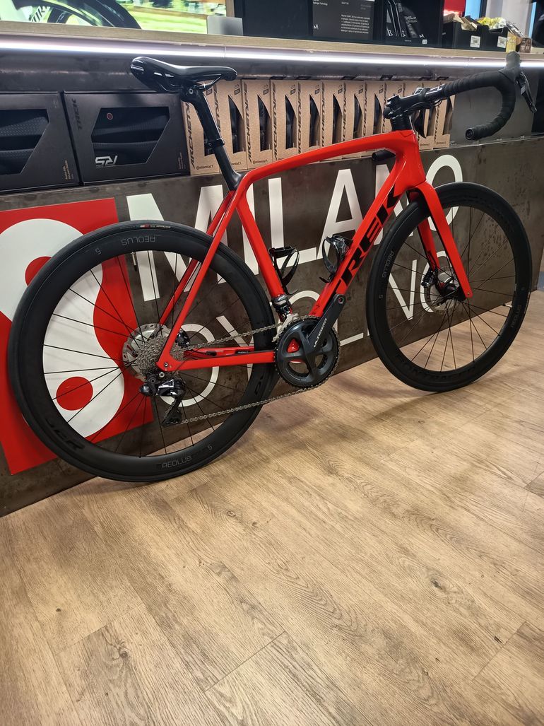 Used Trek Émonda SL 7 2023 2023 Road & Gravel — image 1 of 8