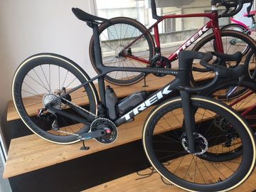 Brugt Trek Madone SRAM Force eTap AXS 2026 Road & Gravel — billede 6 af 6