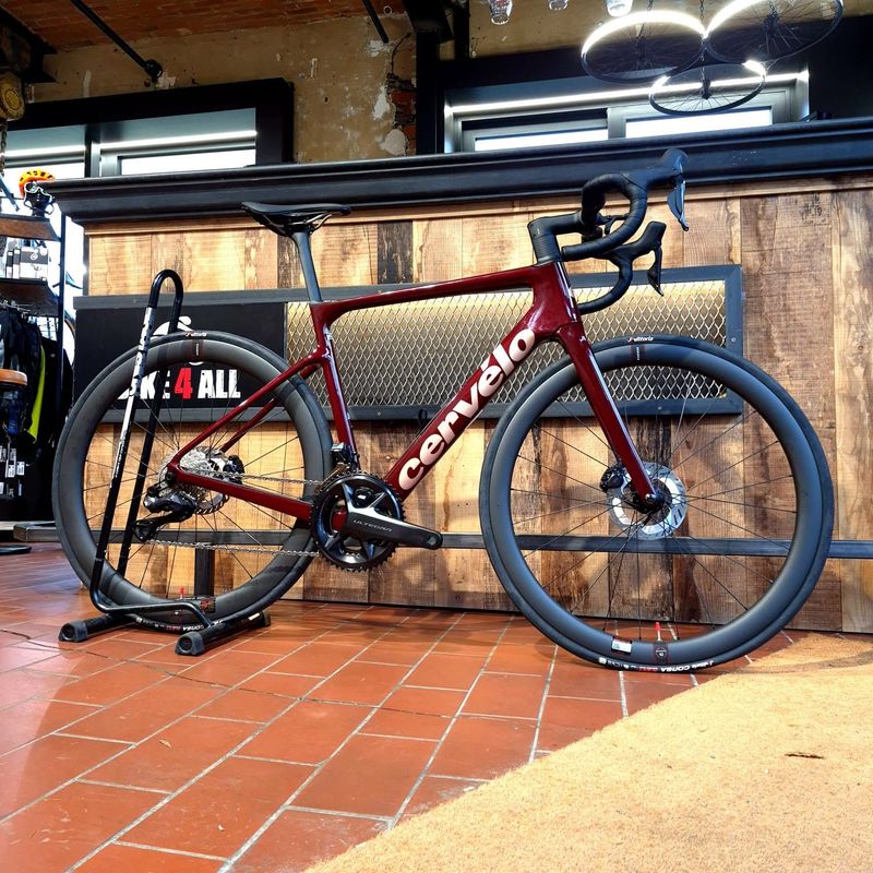 Tweedehands Cervélo Caledonia-5 Ultegra Di2 2024 2024 Road & Gravel