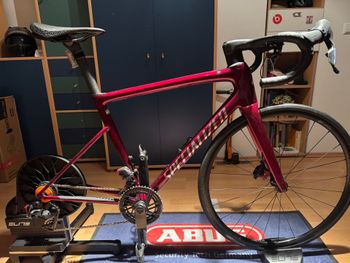 Used Specialized Specialized Tarmac SL8 Pro 2026 SRAM Force 2026 Road & Gravel, Rot — image 1 of 4