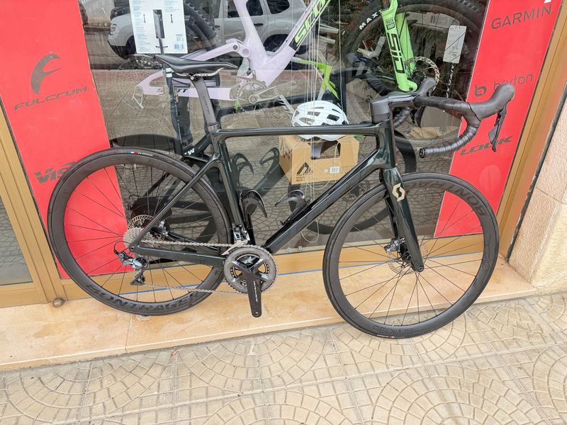 Scott Addict SE 2024 2024 Road & Gravel de segunda mano, Negro — imagen 1 de 4