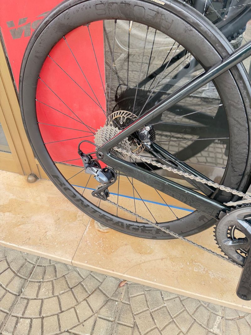 Scott Addict SE 2024 2024 Road & Gravel de segunda mano, Negro — imagen 3 de 4