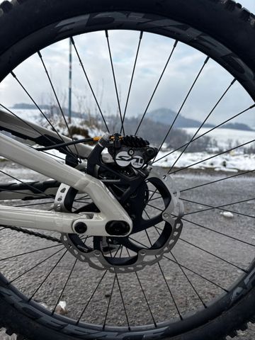 Brugt Commencal Supreme V5 2024 Mountainbike — billede 9 af 10