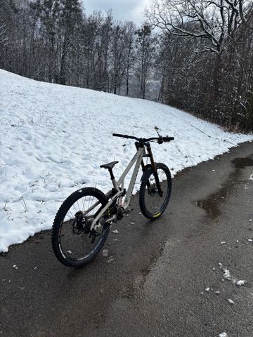 Brugt Commencal Supreme V5 2024 Mountainbike — billede 3 af 10