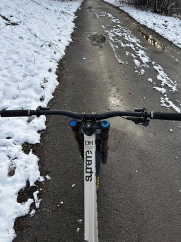 Brugt Commencal Supreme V5 2024 Mountainbike — billede 8 af 10