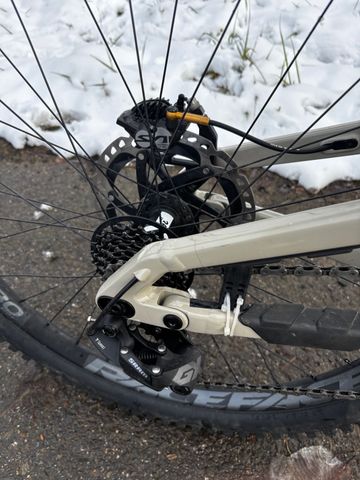 Brugt Commencal Supreme V5 2024 Mountainbike — billede 6 af 10