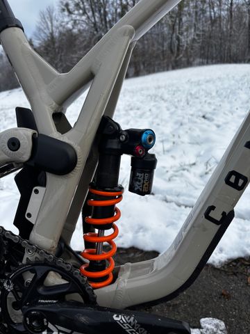 Brugt Commencal Supreme V5 2024 Mountainbike — billede 5 af 10