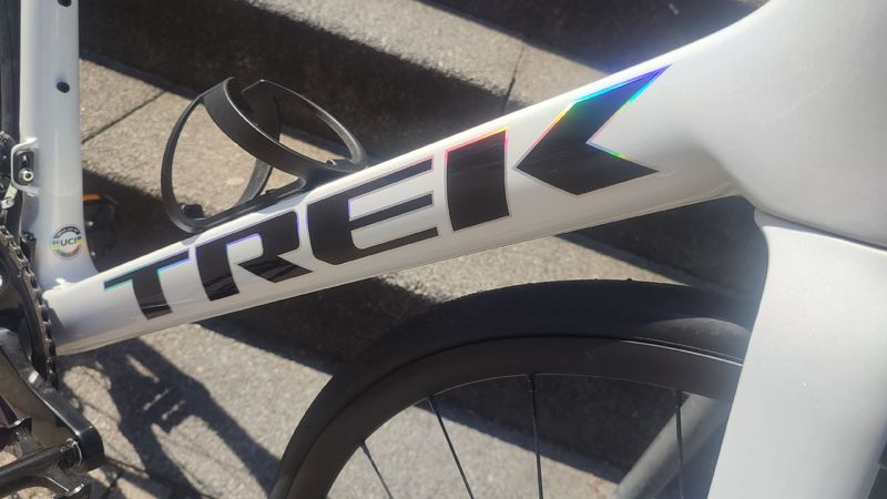 Trek Émonda SL 5 2024 2024 Road & Gravel usato, Bianco — immagine 2 di 4