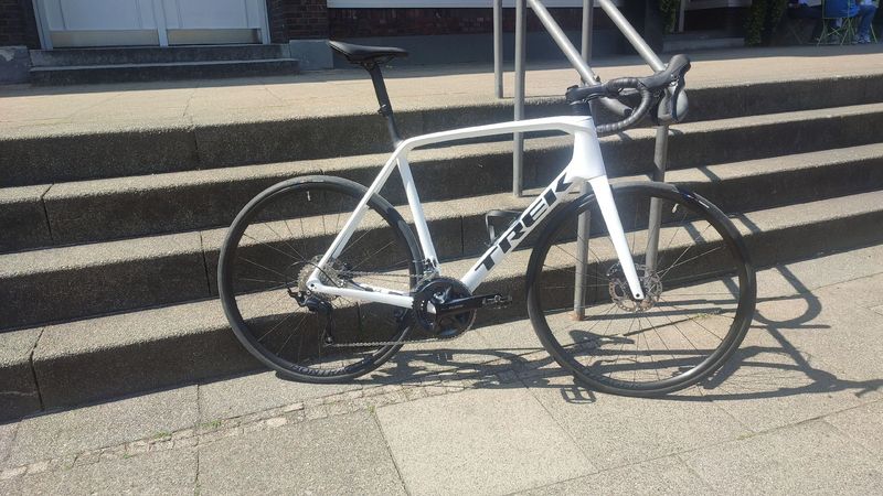 Trek Émonda SL 5 2024 2024 Road & Gravel usato, Bianco — immagine 1 di 4