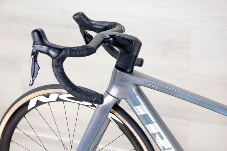Used Trek Trek Madone SLR 7 2025 Road & Gravel, Light Gray — image 15 of 18