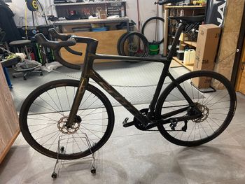 Used Scott Addict RC 40 2024 2024 Road & Gravel, Green — image 4 of 6