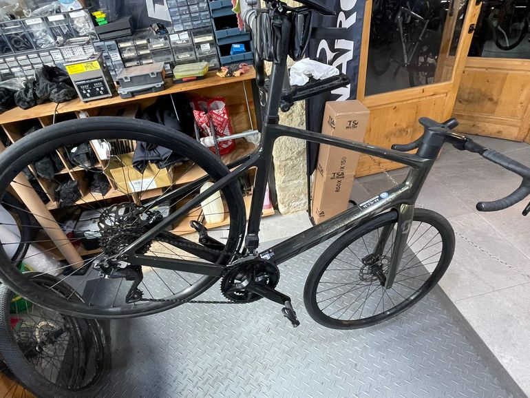 Used Scott Addict RC 40 2024 2024 Road & Gravel, Green — image 3 of 6