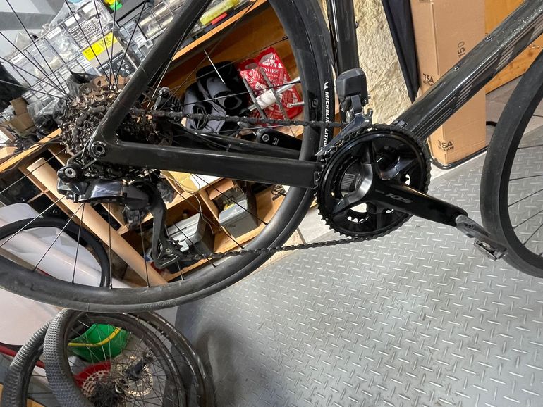 Used Scott Addict RC 40 2024 2024 Road & Gravel, Green — image 2 of 6