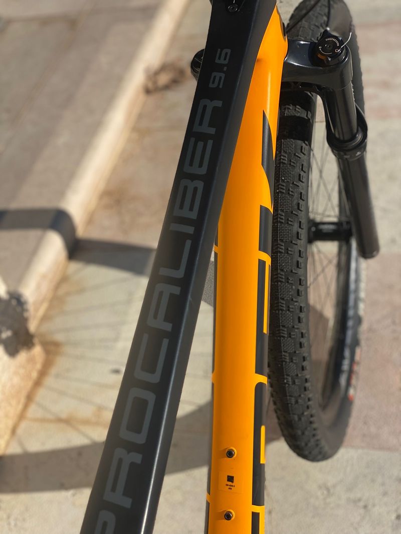 Used Trek Procaliber 9.6 2021 Mountainbike, Orange — image 9 of 9
