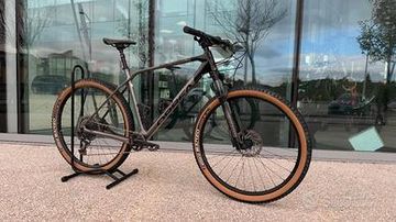 Orbea Alma 2022 Mountainbike usato, Nero — immagine 1 di 23