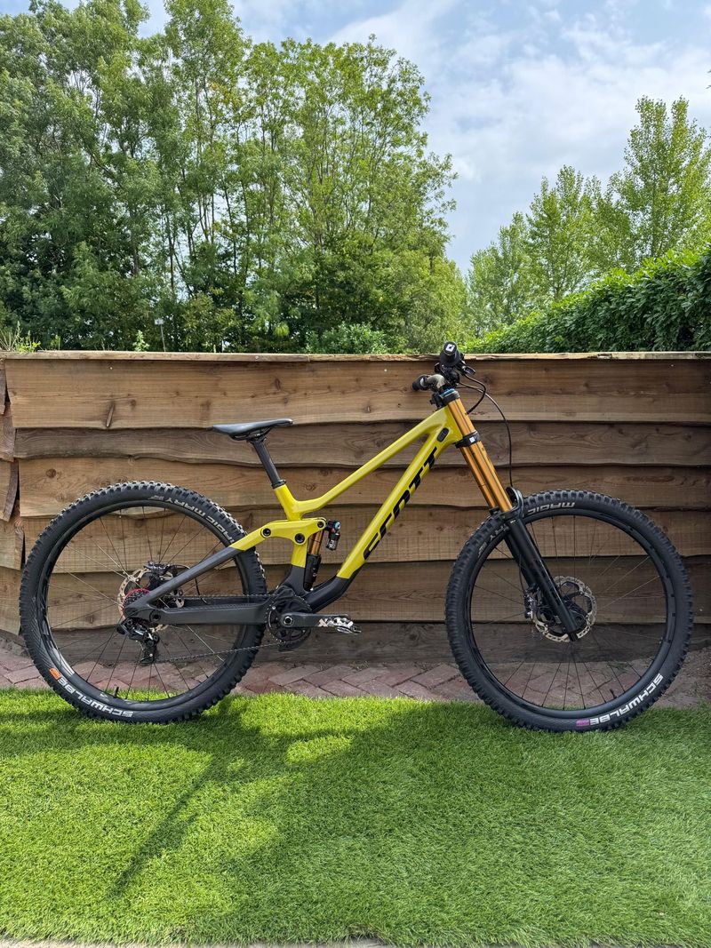 Tweedehands Scott Gambler 900 Tuned 2023 2023 MTB
