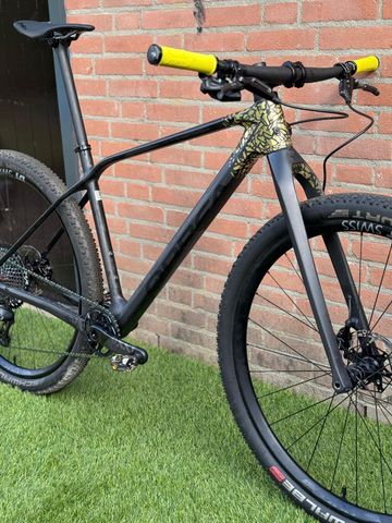 Tweedehands Orbea ALMA M LTD 2022 2022 Mountainbike — afbeelding 2 van 5