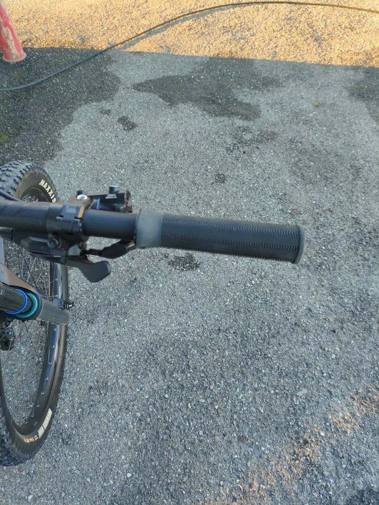 Used Giant Reign E+ 3 2024 2024 Mountainbike — image 3 of 14