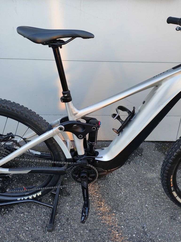 Used Giant Reign E+ 3 2024 2024 Mountainbike — image 2 of 14