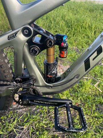 Pivot Firebird Shimano Deore XT 2024 Mountainbike d'occasion — image 6 sur 8