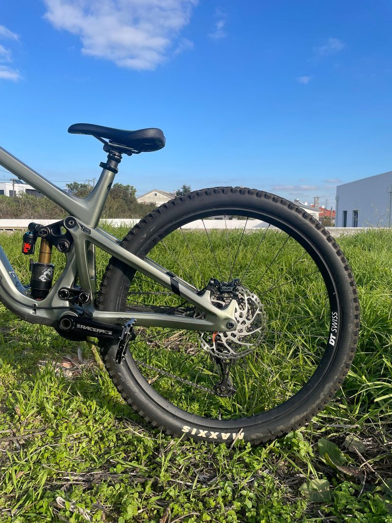 Pivot Firebird Shimano Deore XT 2024 Mountainbike d'occasion — image 5 sur 8