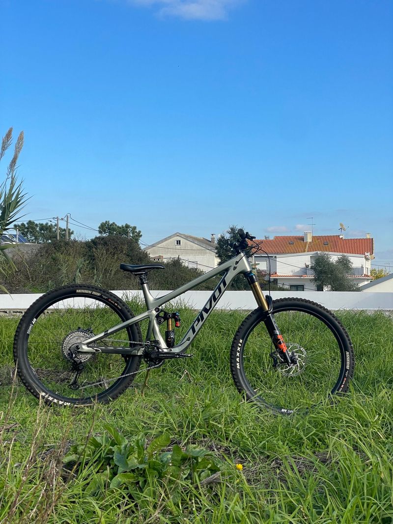 Pivot Firebird Shimano Deore XT 2024 Mountainbike d'occasion — image 2 sur 8