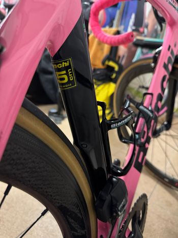 Used Bianchi Oltre XR4 Red eTap 2018 2018 Road & Gravel, Violett — image 5 of 8