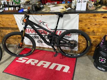 Used Pivot Mach 6 SRAM GX Eagle AXS 2022 Mountainbike, Black — image 4 of 5