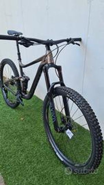 Giant Reign 2 2022 Mountainbike usato, Grigio chiaro — immagine 2 di 7