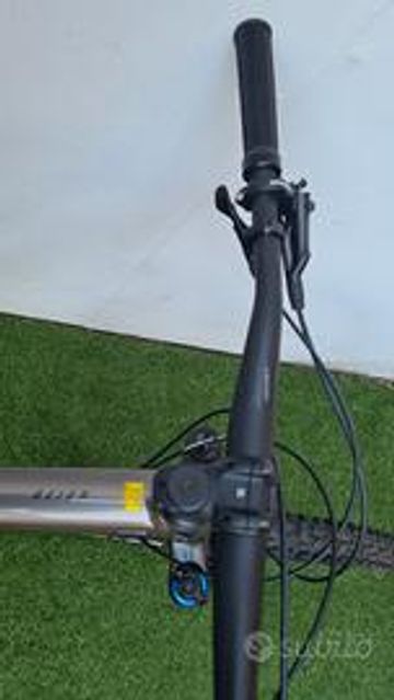 Giant Reign 2 2022 Mountainbike usato, Grigio chiaro — immagine 6 di 7