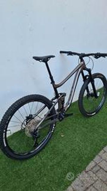 Giant Reign 2 2022 Mountainbike usato, Grigio chiaro — immagine 5 di 7