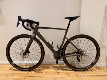 Used Cannondale SuperSix EVO SE 2023 2023 Road & Gravel, Light Gray — image 2 of 10