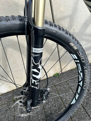 Used Specialized Camber Shimano GRX 2015 Mountainbike, Negro — image 4 of 4